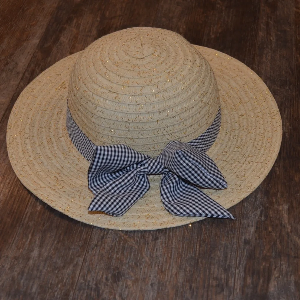 Summer Hat w/black and white check